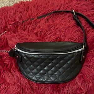 Black fanny pack